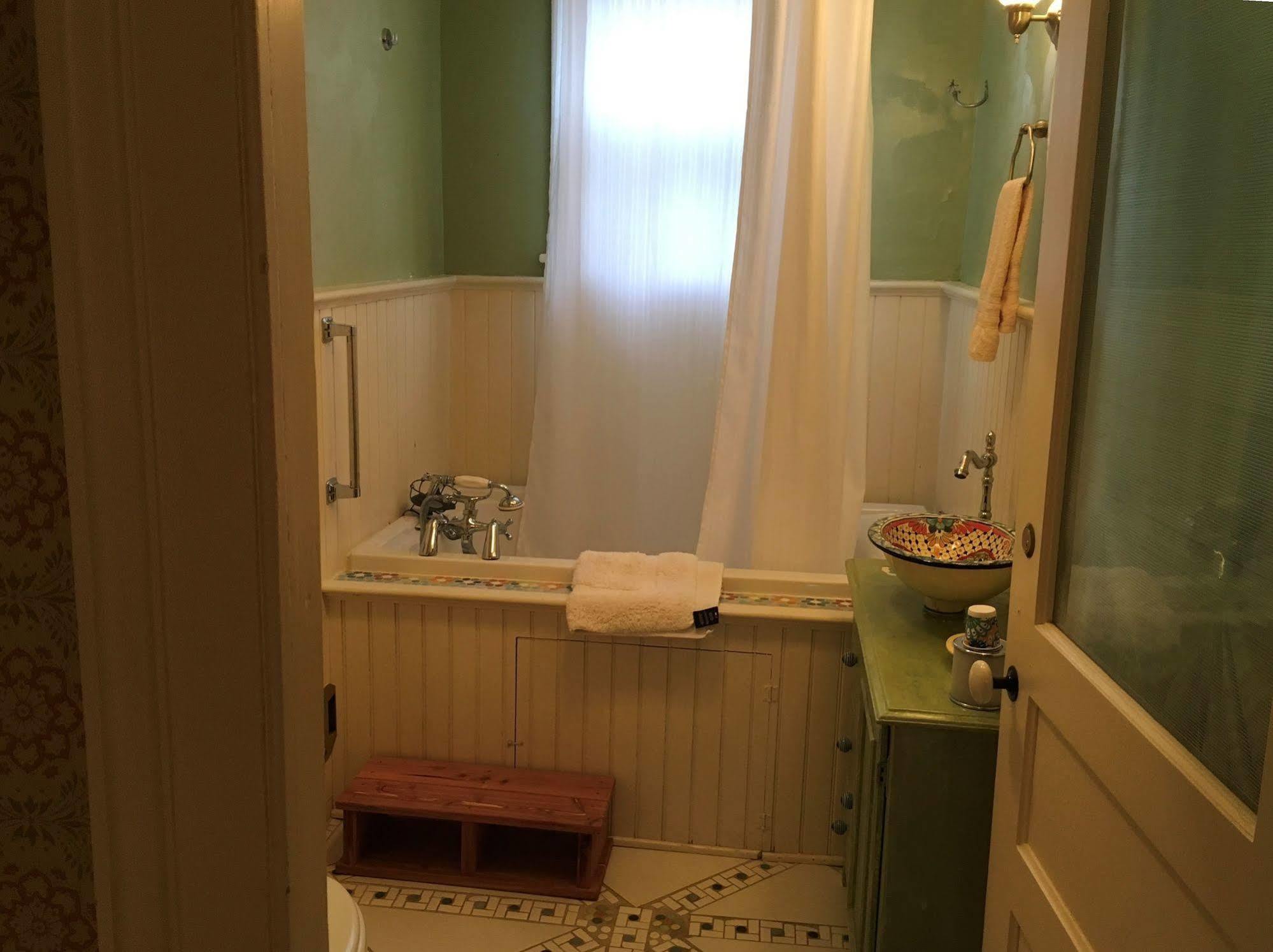 Bristol Dreamhouse Country Inn المظهر الخارجي الصورة